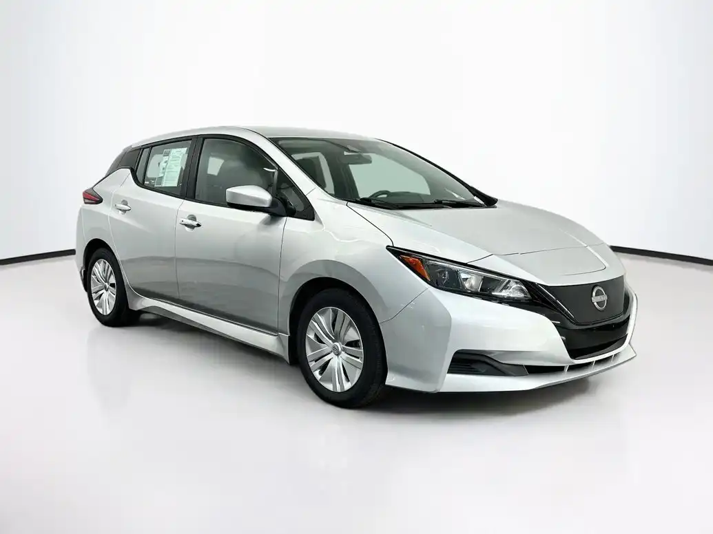 2025 Nissan Leaf S's photo