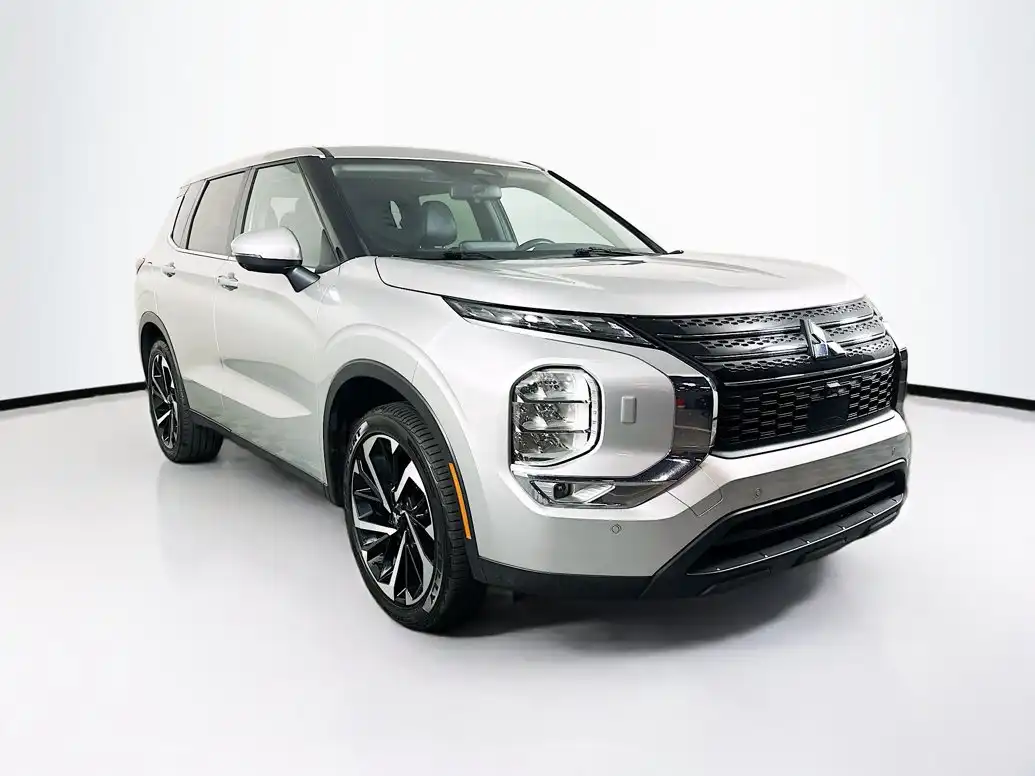 2024 Mitsubishi Outlander SE S-AWC's photo