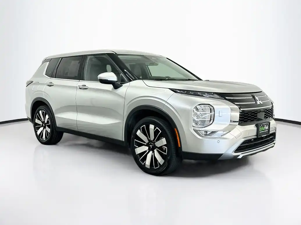 2025 Mitsubishi Outlander SE S-AWC's photo