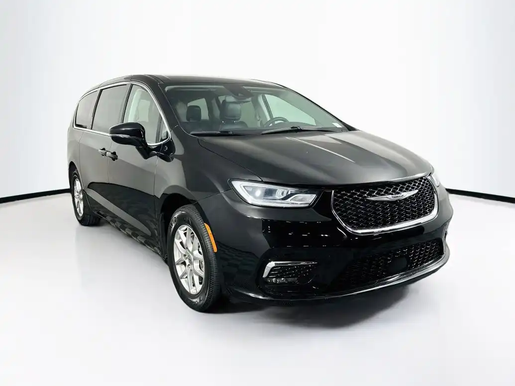2024 Chrysler Pacifica Touring L's photo