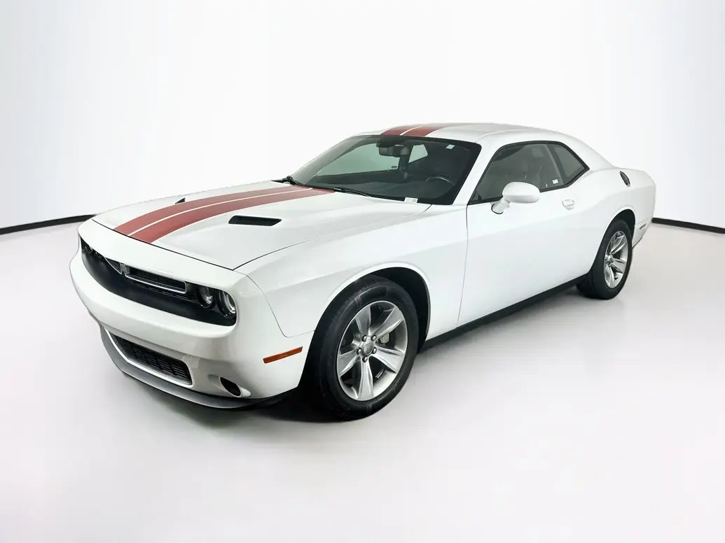 2017 Dodge Challenger SXT photo 3