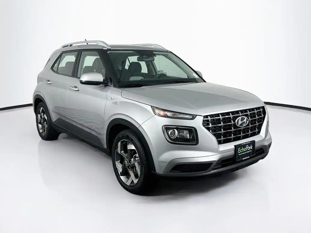2025 Hyundai Venue SEL IVT's photo