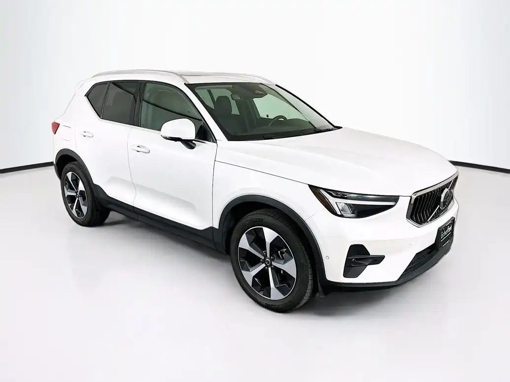 2025 Volvo XC40 B5 Plus Bright AWD's photo