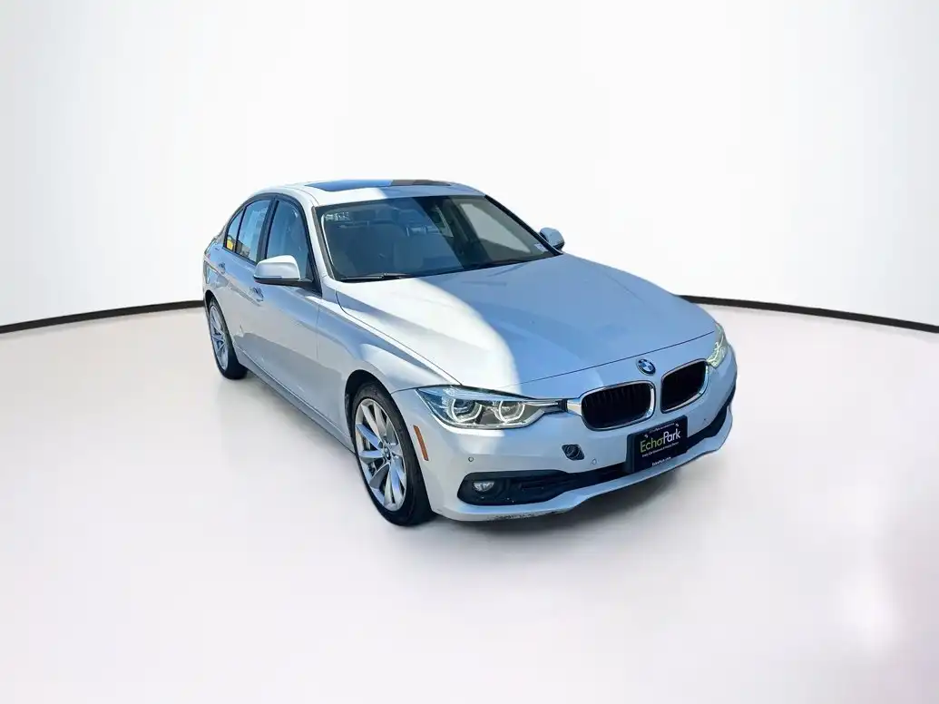 2018 BMW 3 Series 320i xDrive Sedan's photo