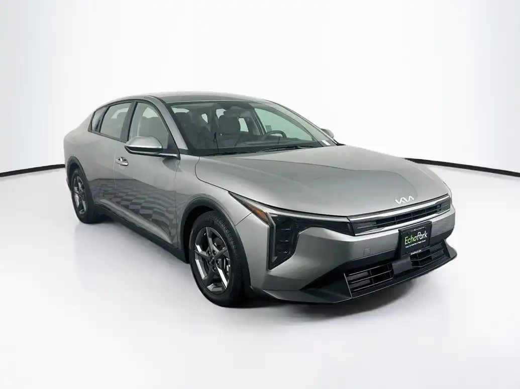 2025 Kia K4 LXS AT's photo