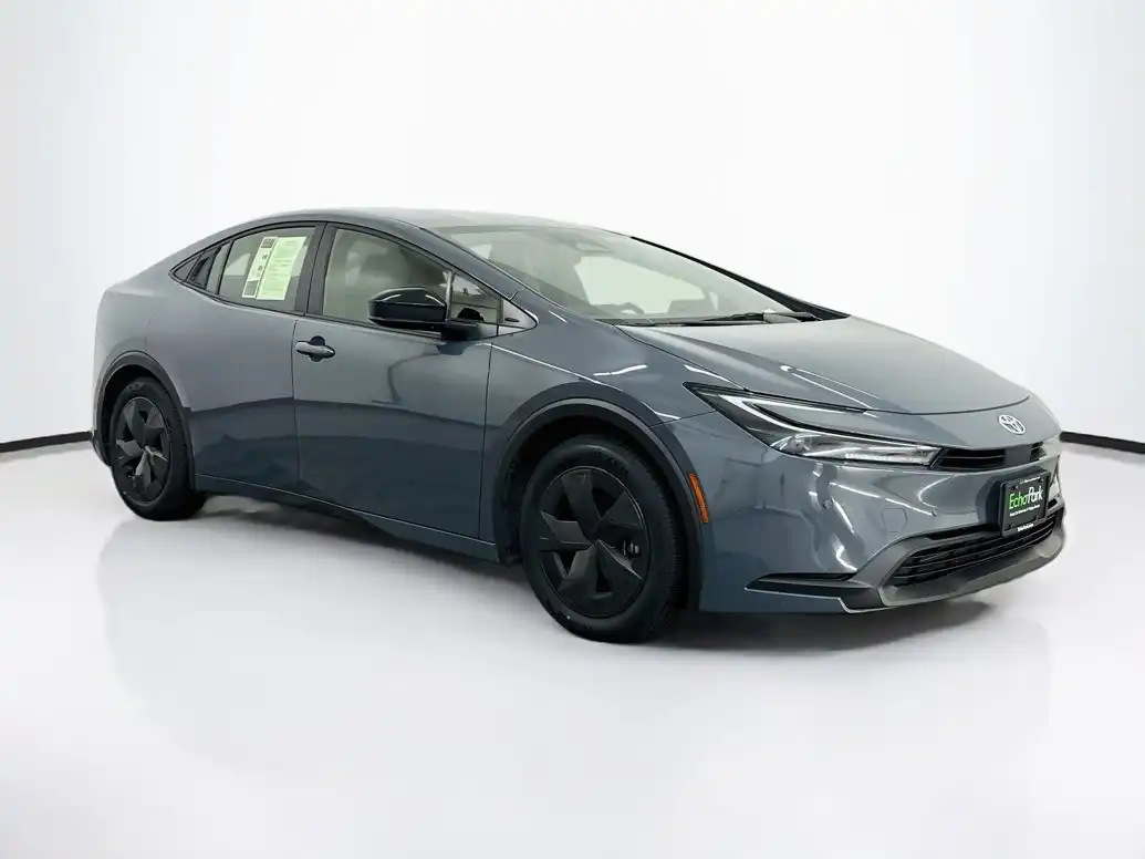 2025 Toyota Prius LE FWD's photo