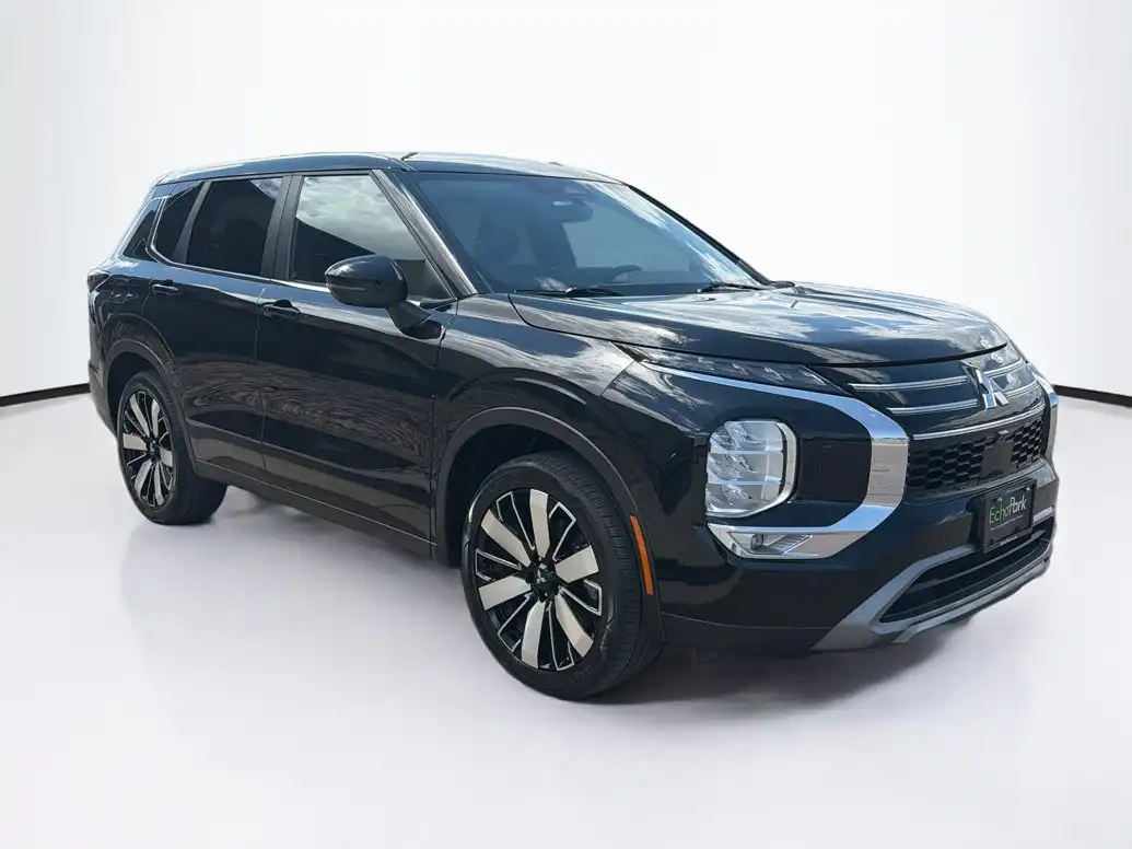 2025 Mitsubishi Outlander SE S-AWC's photo