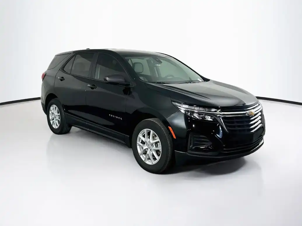 2024 Chevrolet Equinox LS's photo