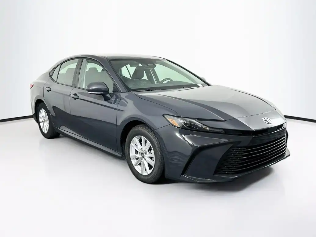 2025 Toyota Camry LE Hybrid's photo