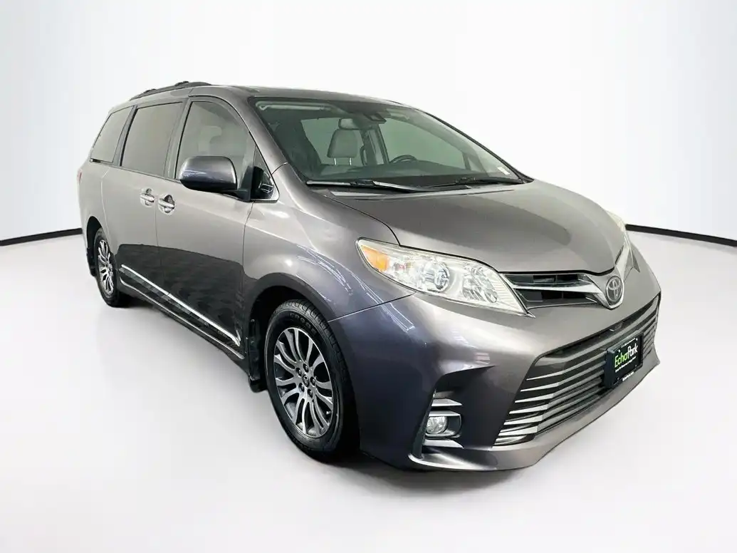 2020 Toyota Sienna XLE V6 8-Passenger FWD's photo