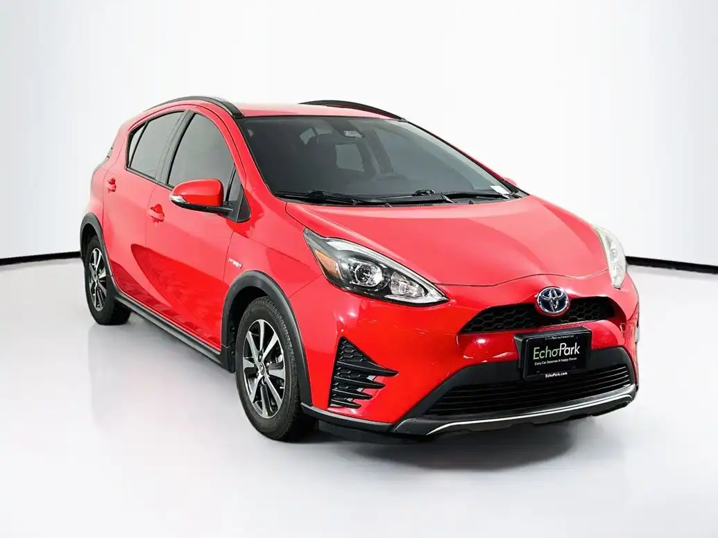 2018 Toyota Prius c Two's photo