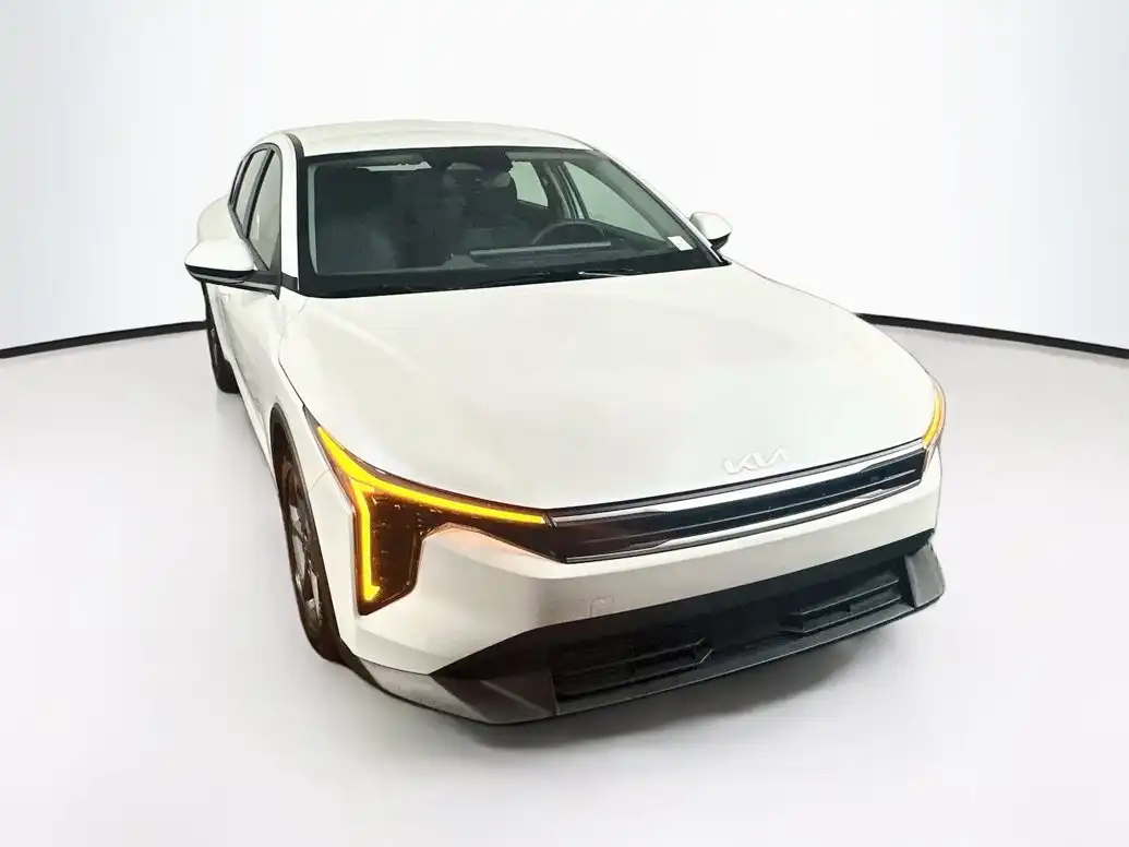 2025 Kia K4 LXS AT's photo
