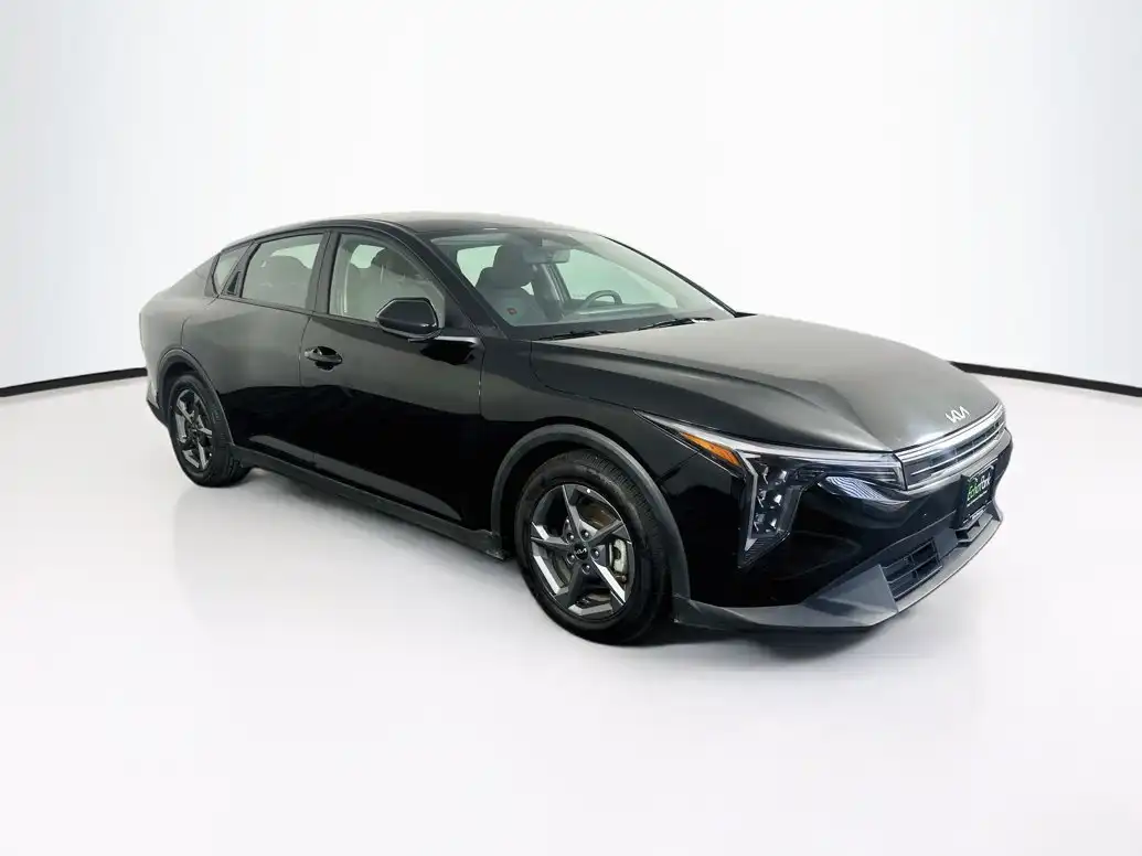 2025 Kia K4 LXS Auto's photo