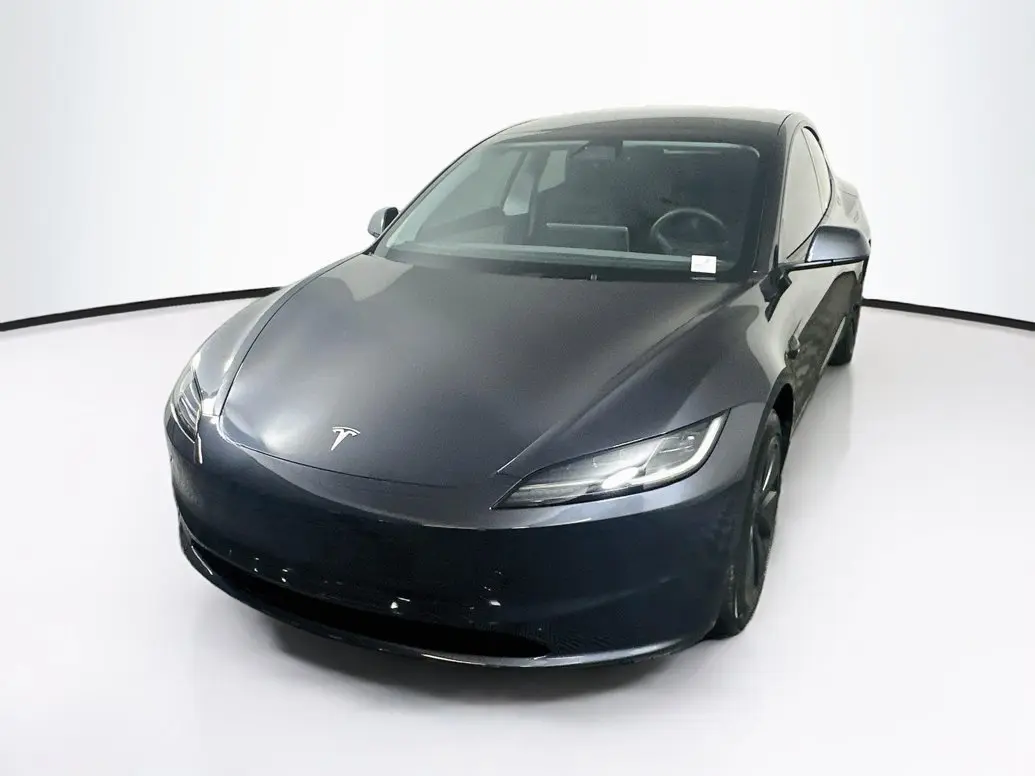 2025 Tesla Model 3 Long Range photo 3