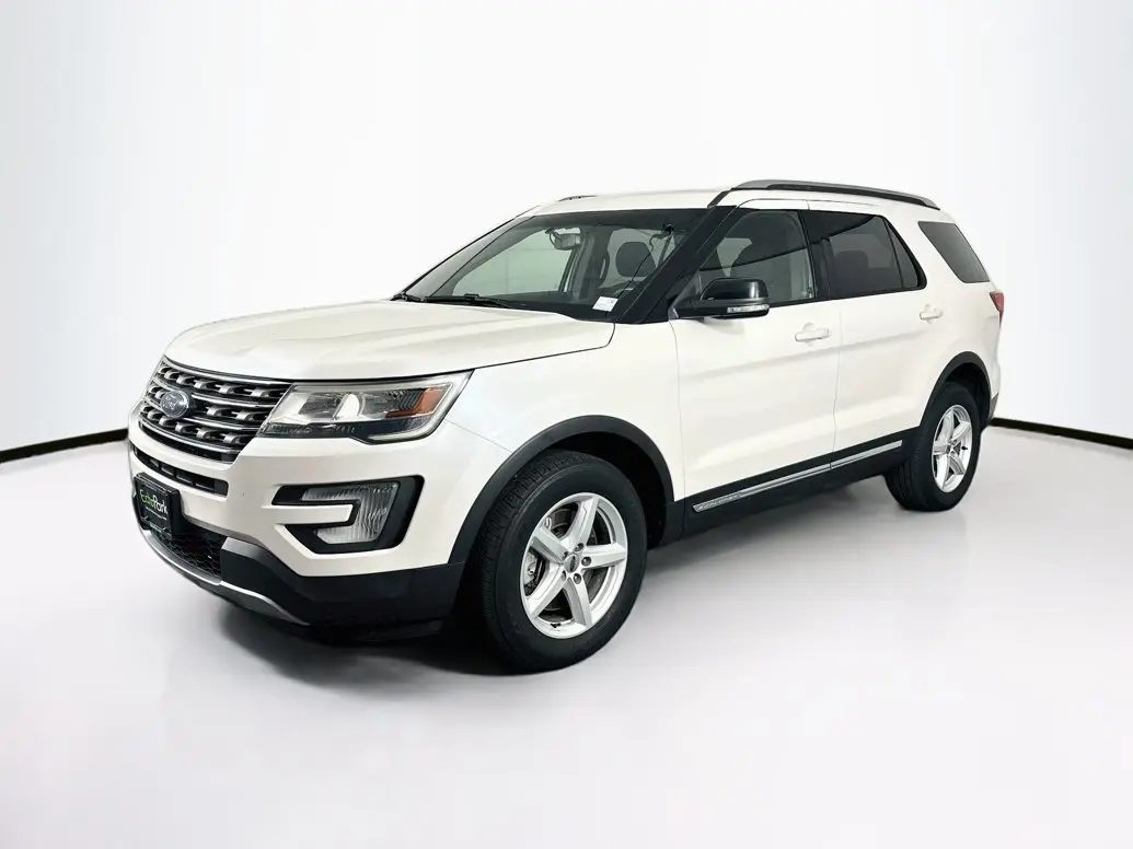 2016 Ford Explorer XLT 4WD photo 3