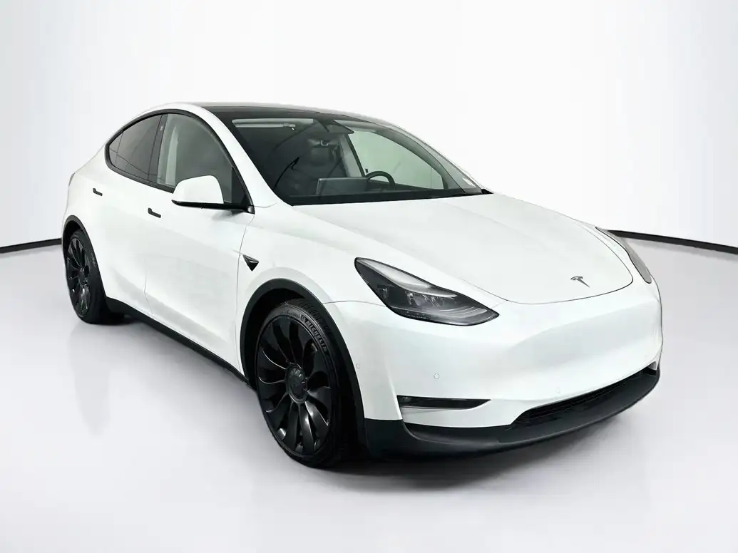 2022 Tesla Model Y Performance Dual Motor All-Wheel Drive's photo