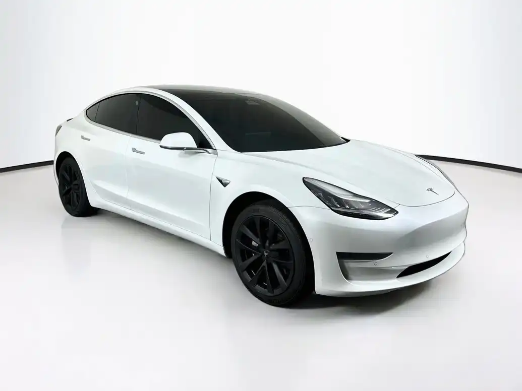 2020 Tesla Model 3 Standard Range Plus's photo