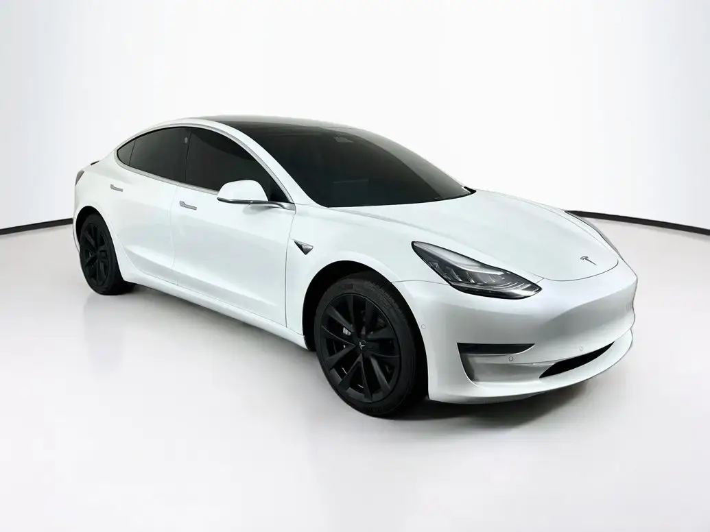 2020 Tesla Model 3 Standard Range Plus photo 1