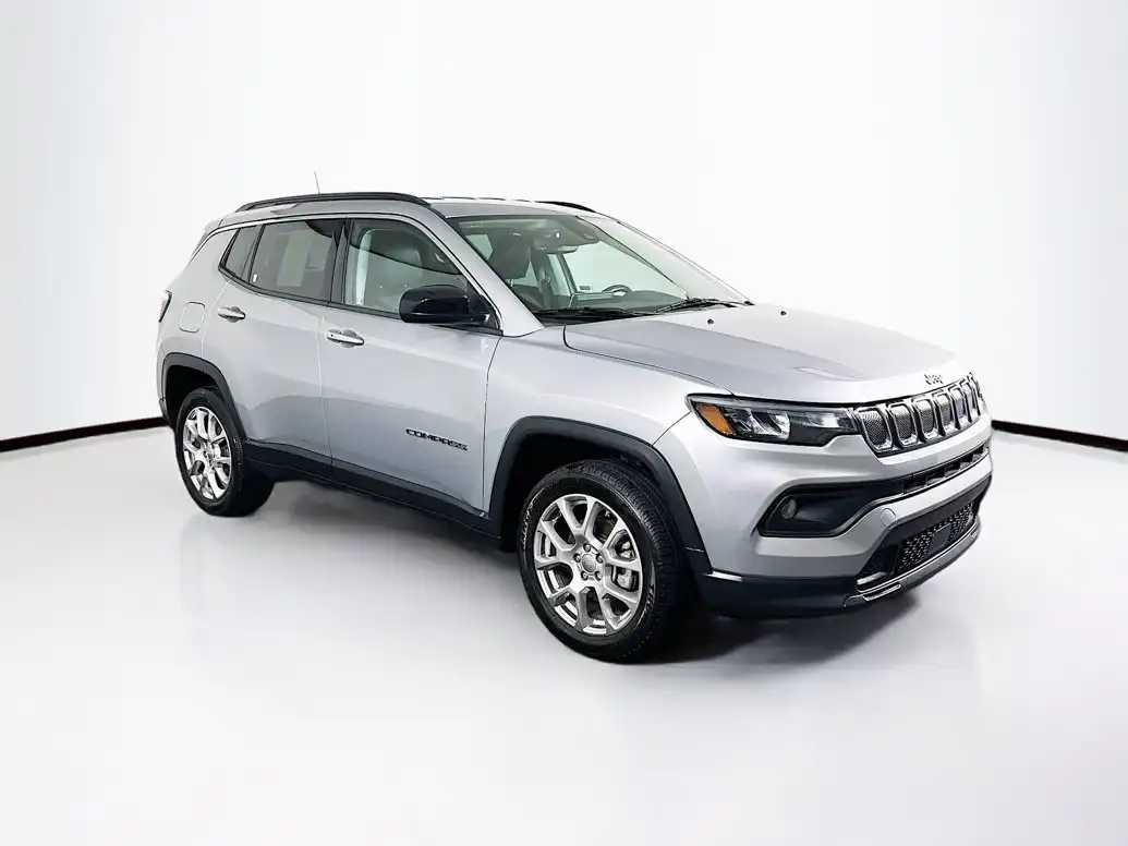 2022 Jeep Compass Latitude Lux 4X4's photo