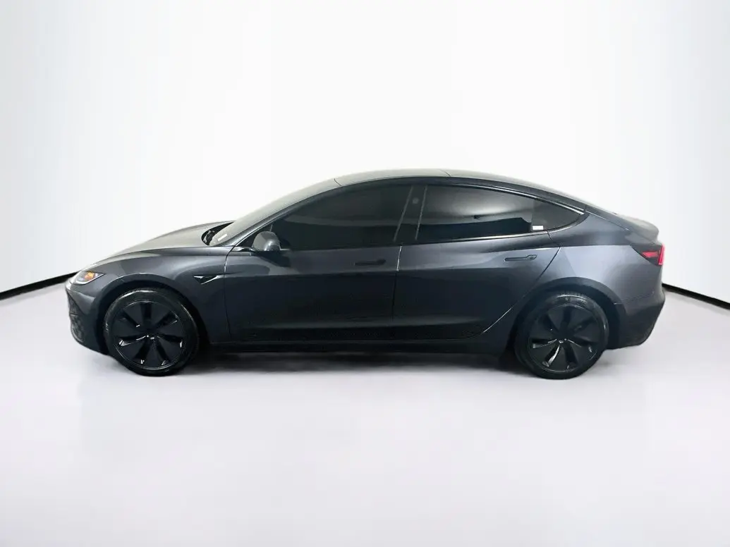2025 Tesla Model 3 Long Range photo 4