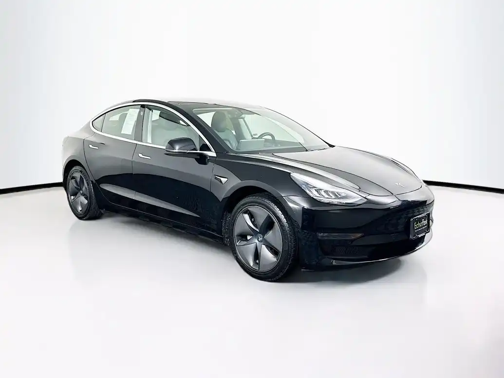2019 Tesla Model 3 Standard Range Plus's photo