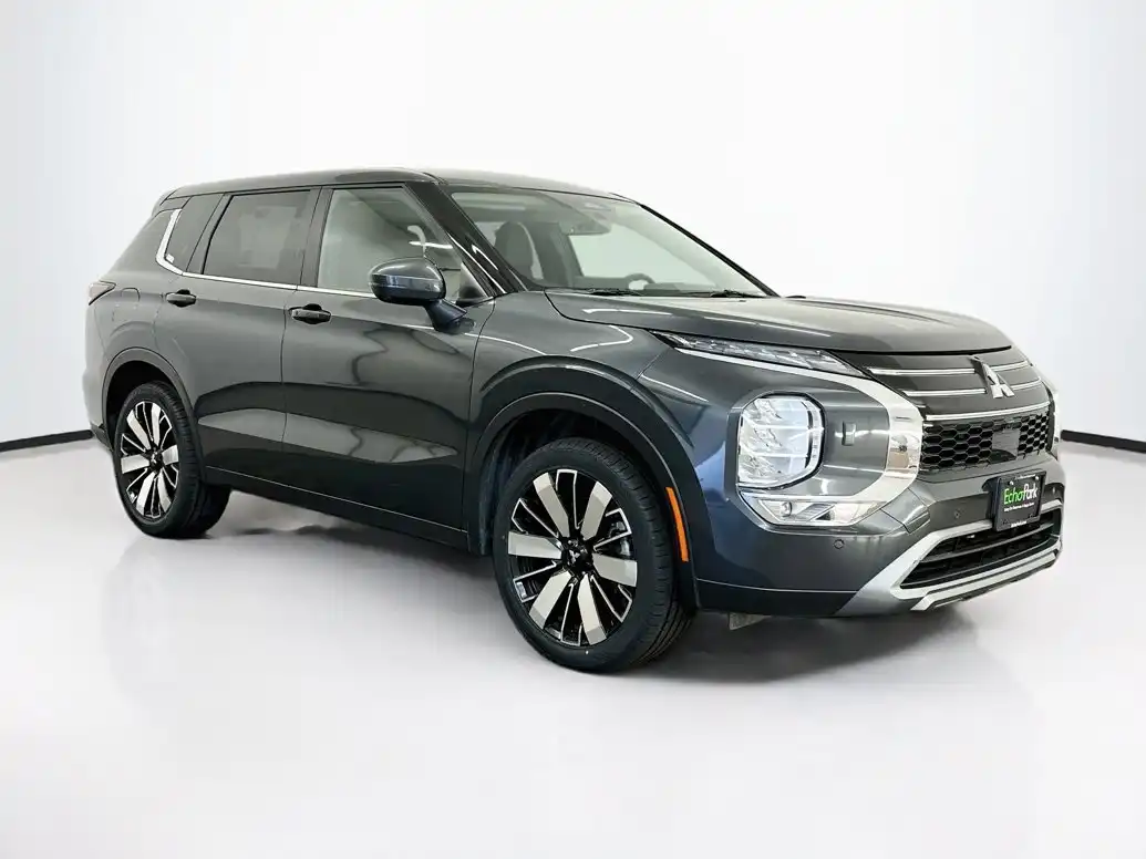 2025 Mitsubishi Outlander SE S-AWC's photo