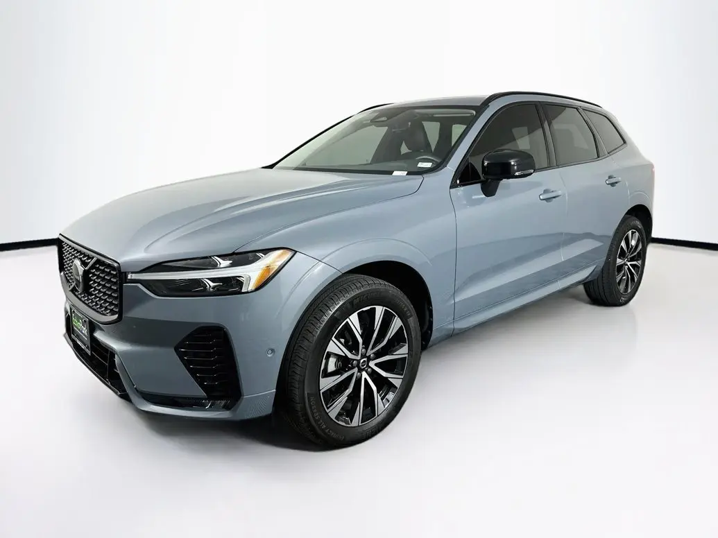 2024 Volvo XC60 B5 Plus Dark Theme AWD photo 3