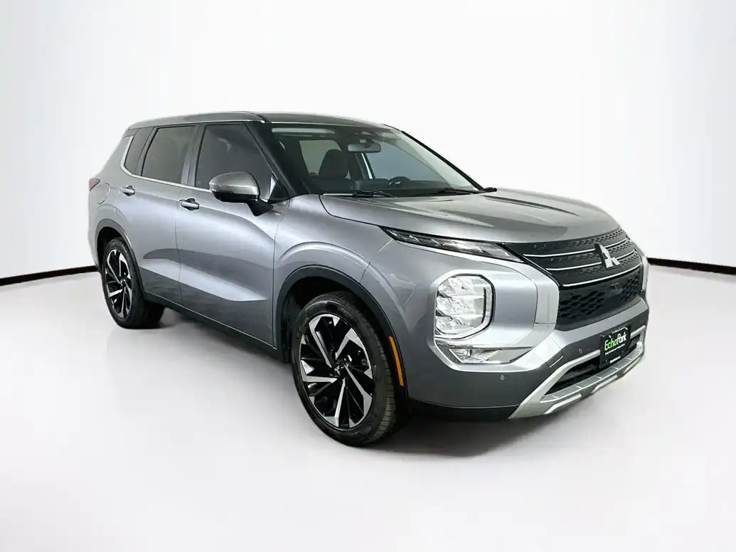 2024 Mitsubishi Outlander SE 2WD's photo