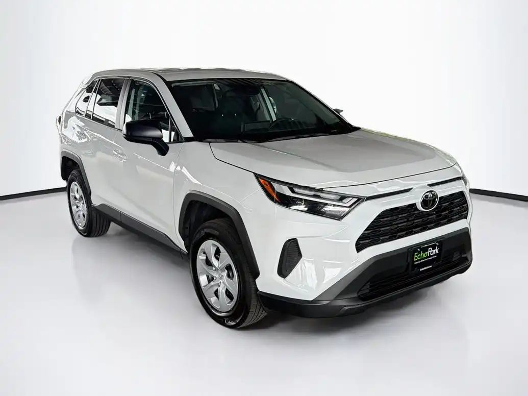 2025 Toyota RAV4 LE AWD's photo
