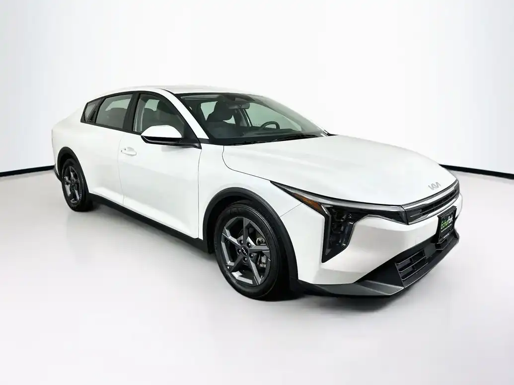 2025 Kia K4 LXS AT's photo