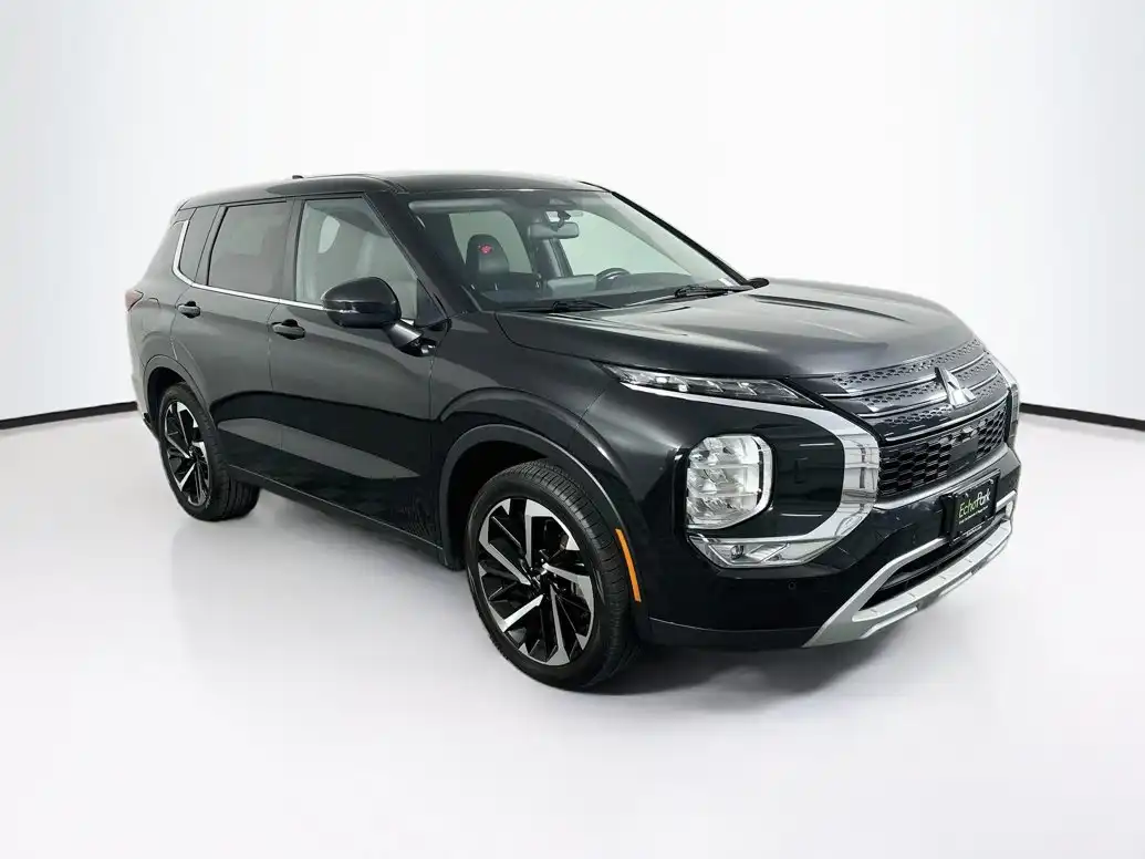 2024 Mitsubishi Outlander SE Black Edition S-AWC's photo