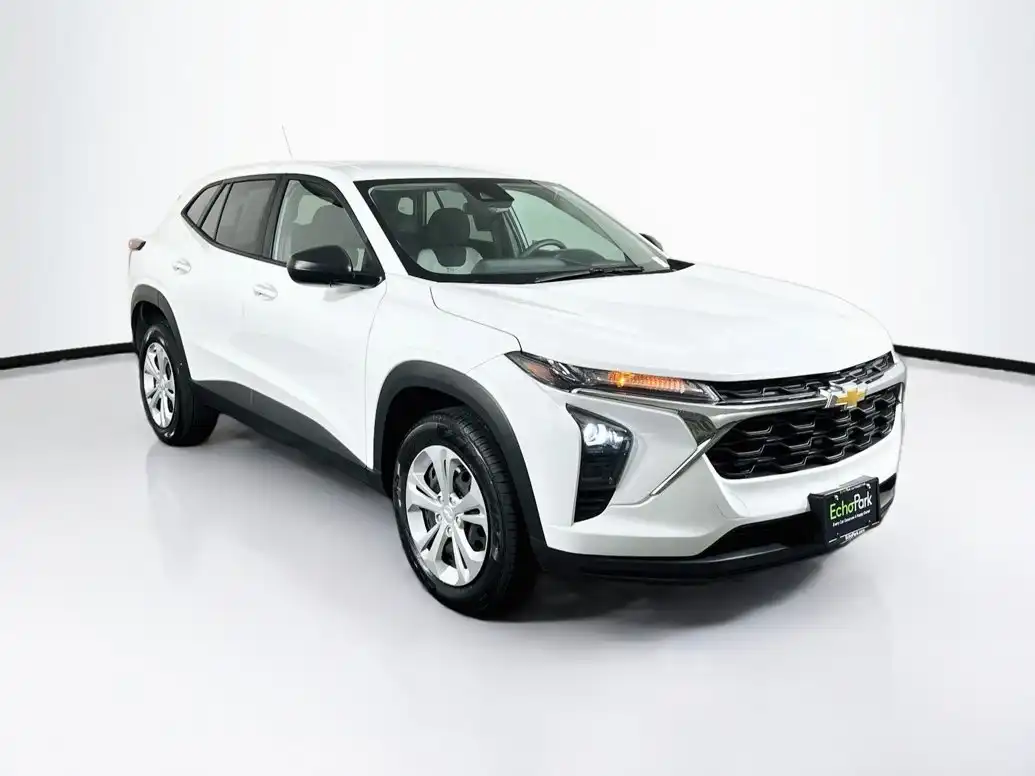 2025 Chevrolet Trax LS's photo