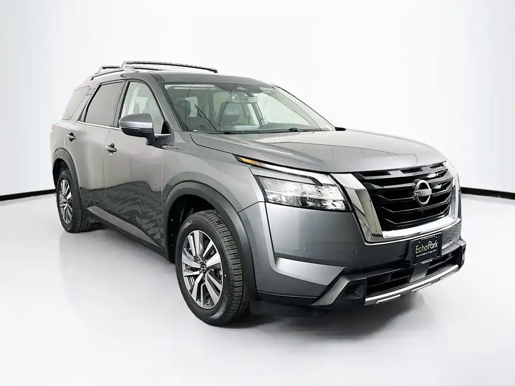 2023 Nissan Pathfinder SL 4WD's photo