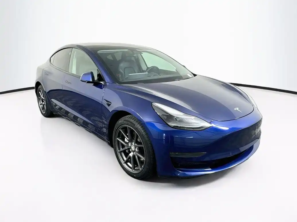 2021 Tesla Model 3 Standard Range Plus's photo
