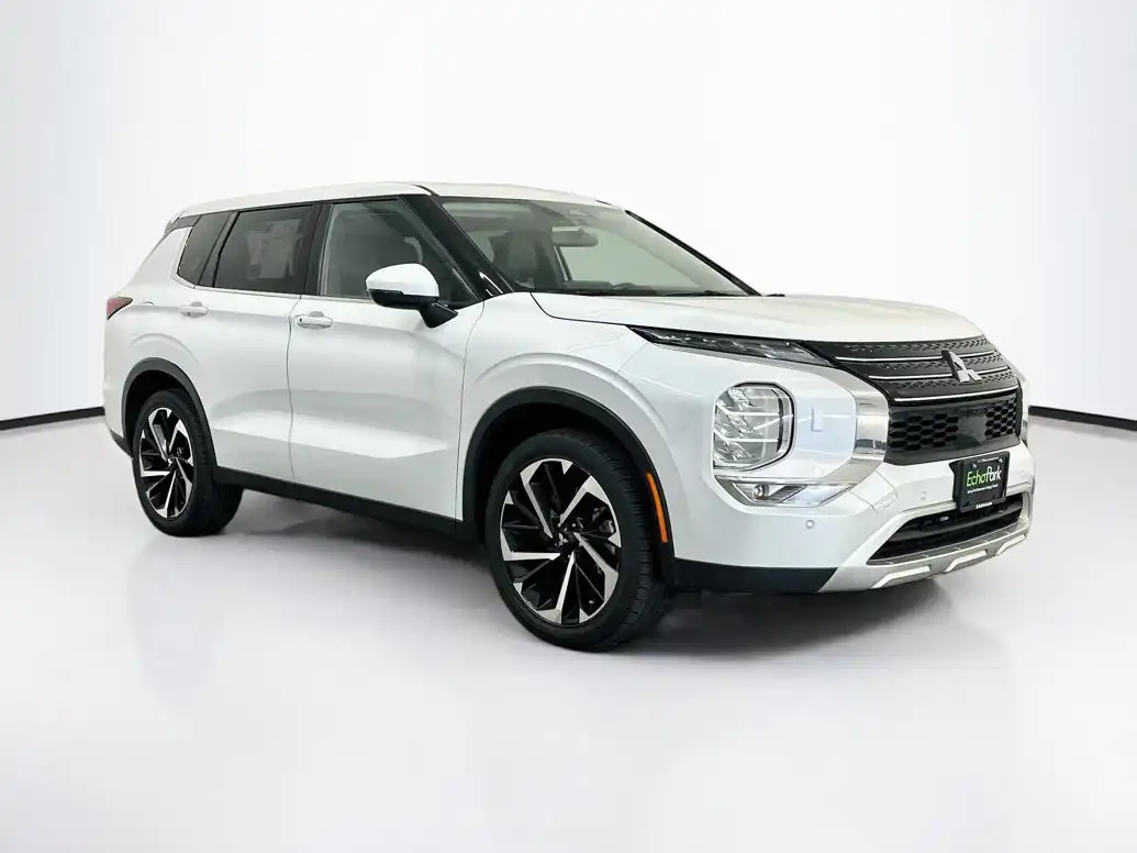 2024 Mitsubishi Outlander SE S-AWC's photo