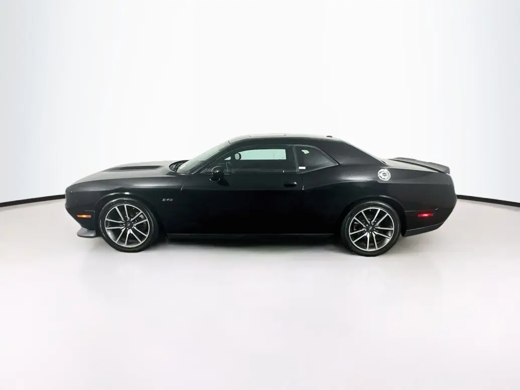 2023 Dodge Challenger R/T photo 4