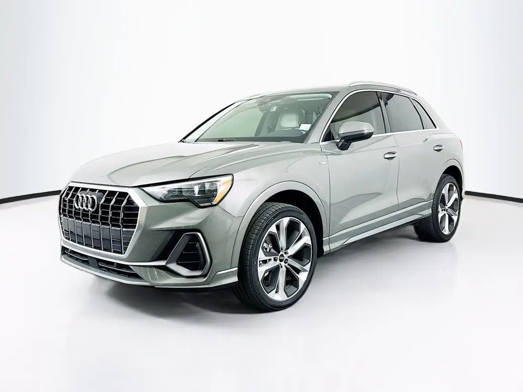2021 Audi Q3 45 TFSI S Line Premium quattro photo 3