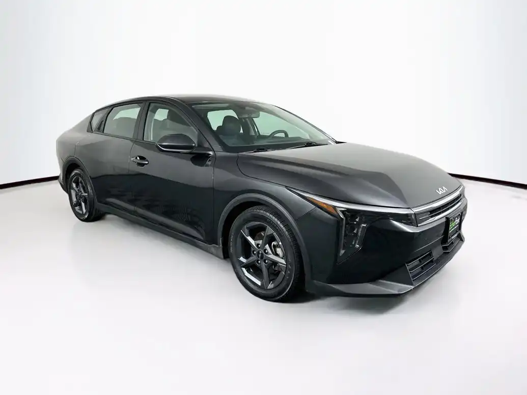 2025 Kia K4 LXS AT's photo
