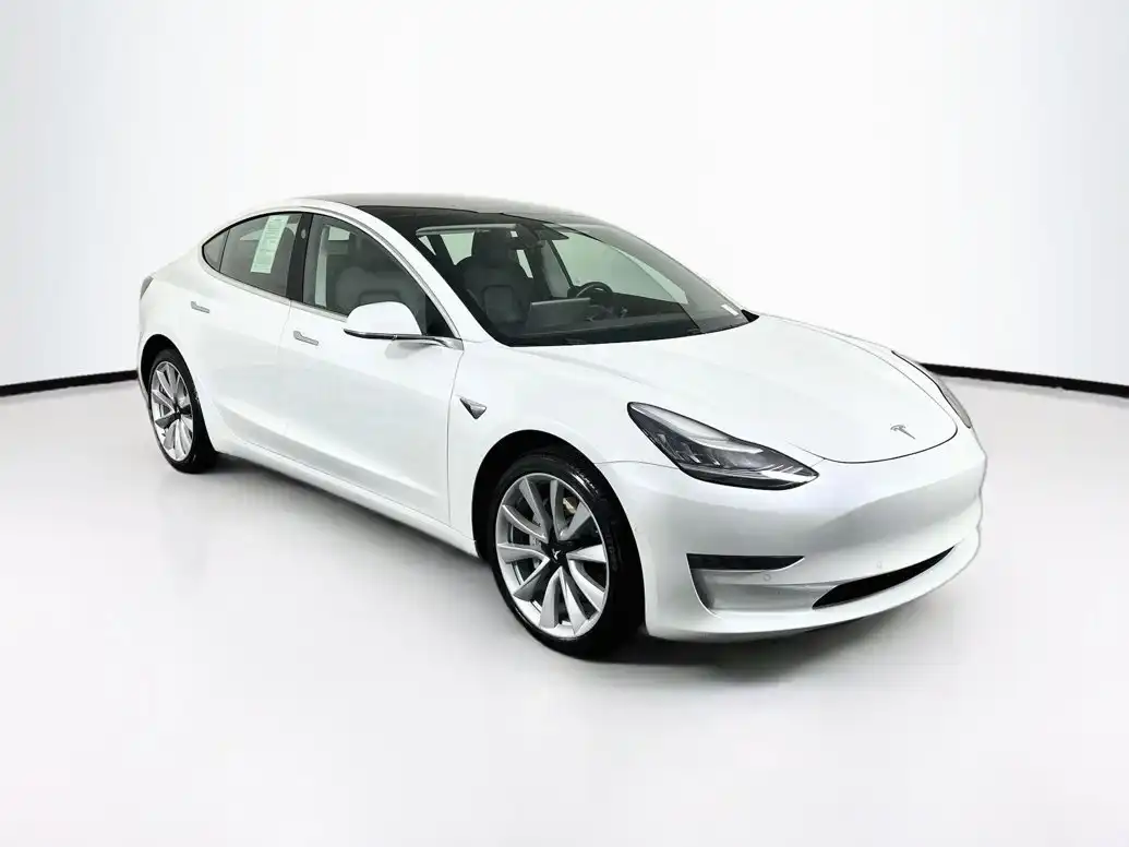 2019 Tesla Model 3 Standard Range Plus's photo
