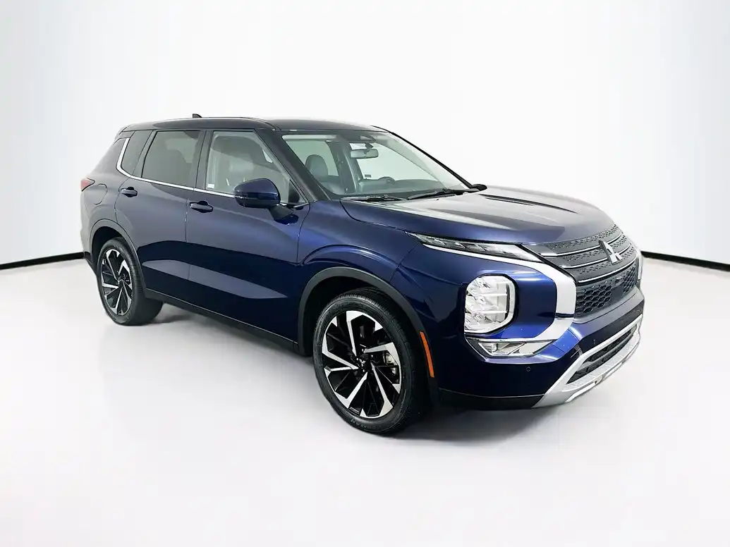 2024 Mitsubishi Outlander SE 2WD's photo