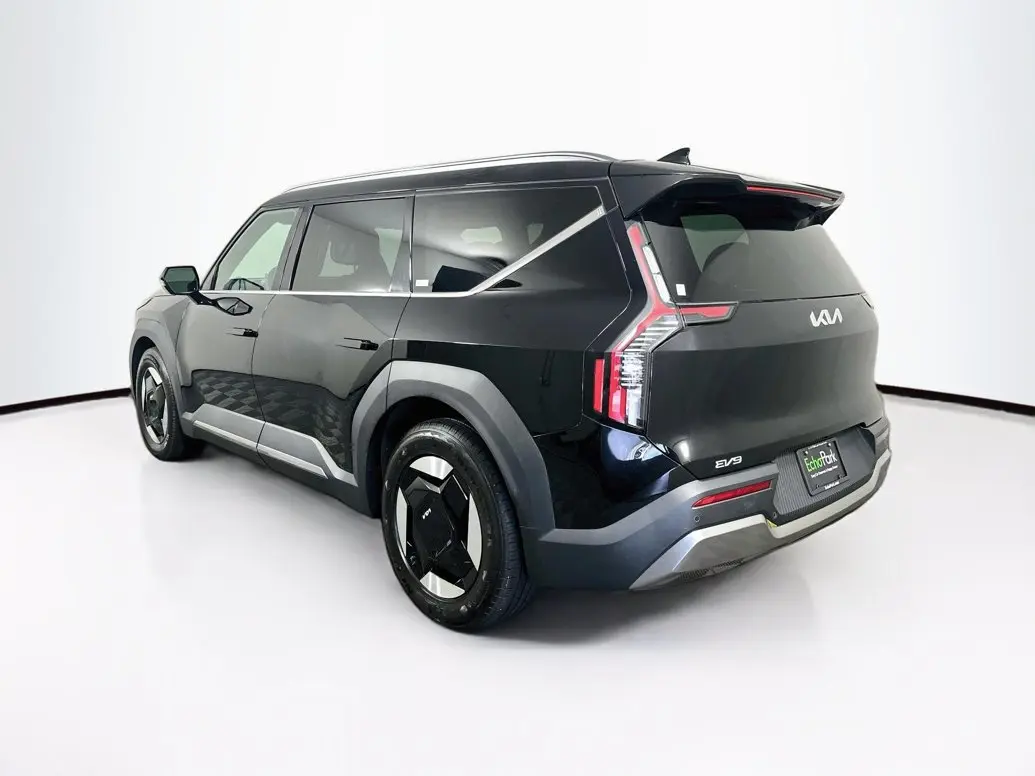 2024 Kia EV9 Wind AWD photo 5