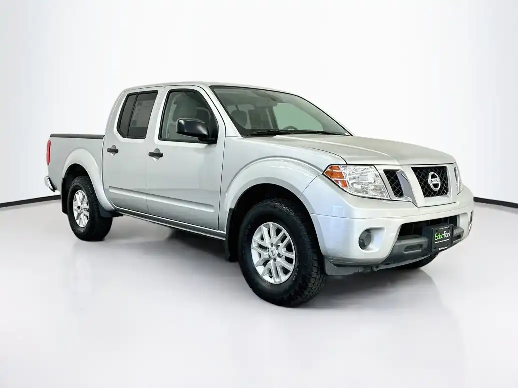 2020 Nissan Frontier SV Crew Cab 4X4 SWB's photo