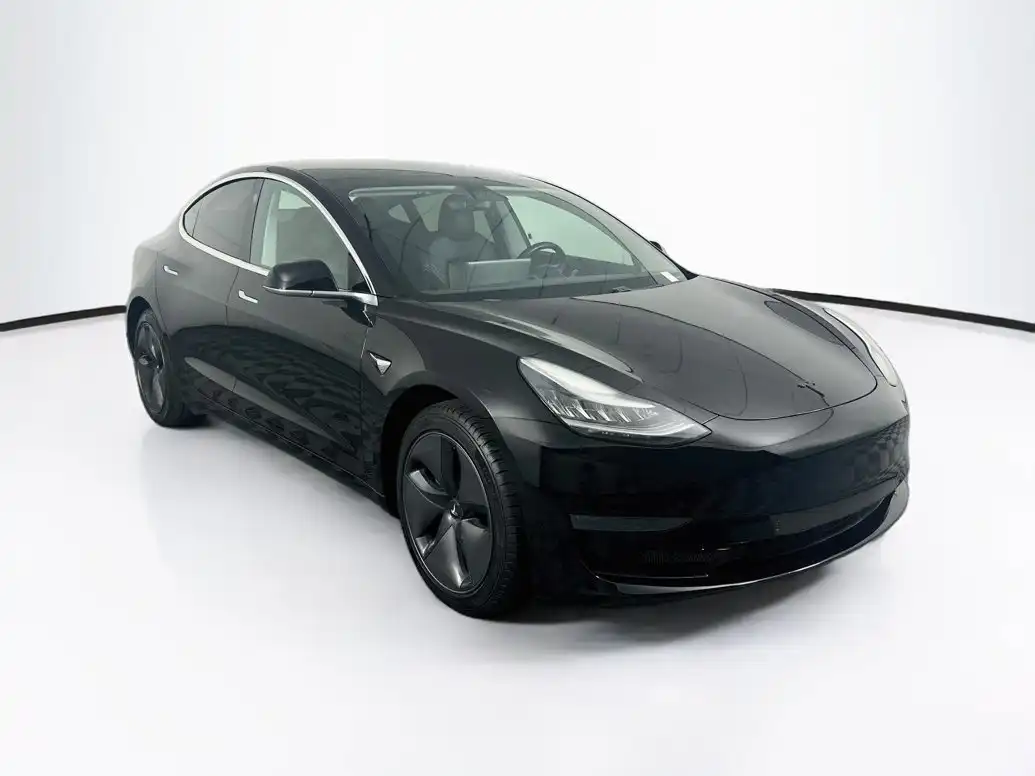 2019 Tesla Model 3 Standard Range Plus's photo
