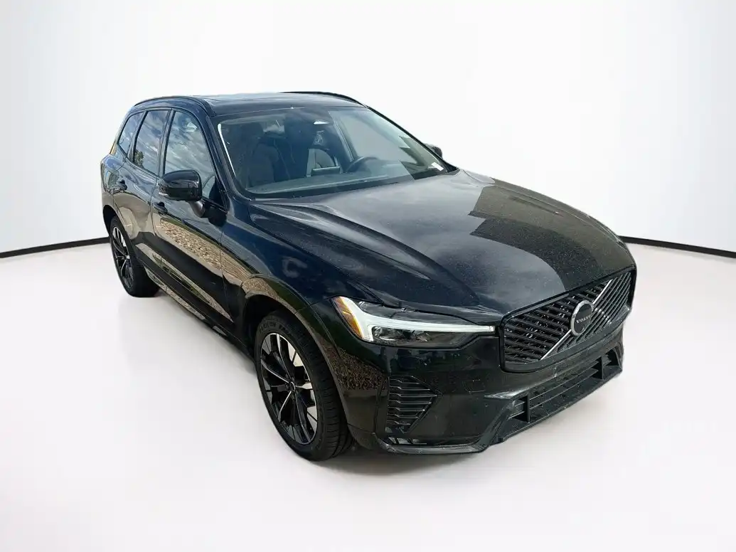 2026 Volvo XC60 B5PAWD Plus's photo