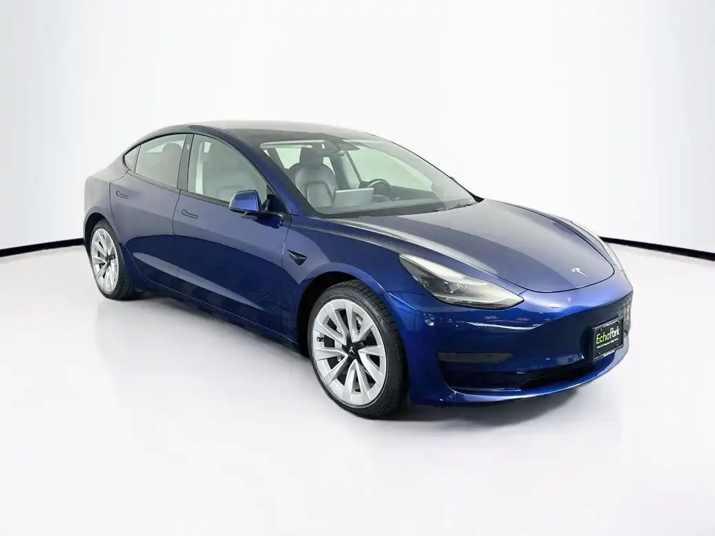 2022 Tesla Model 3 Standard Range Plus's photo