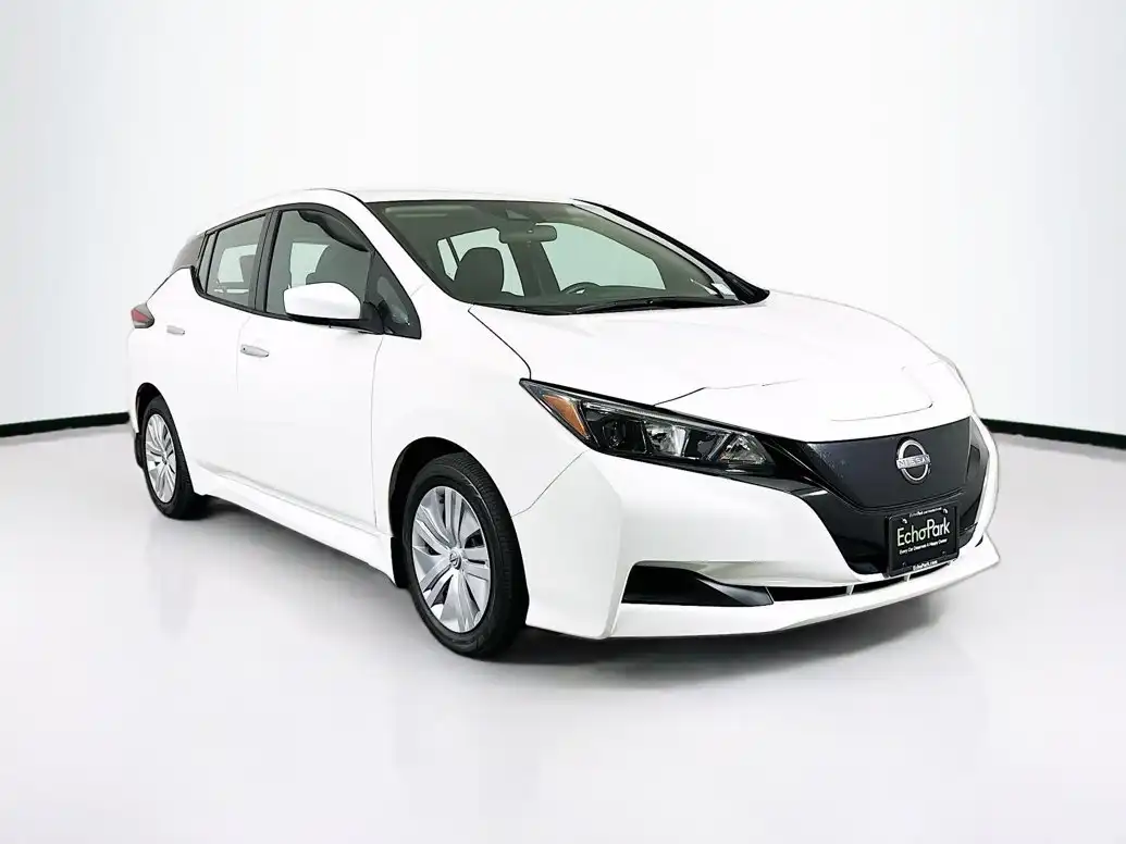 2025 Nissan Leaf S's photo