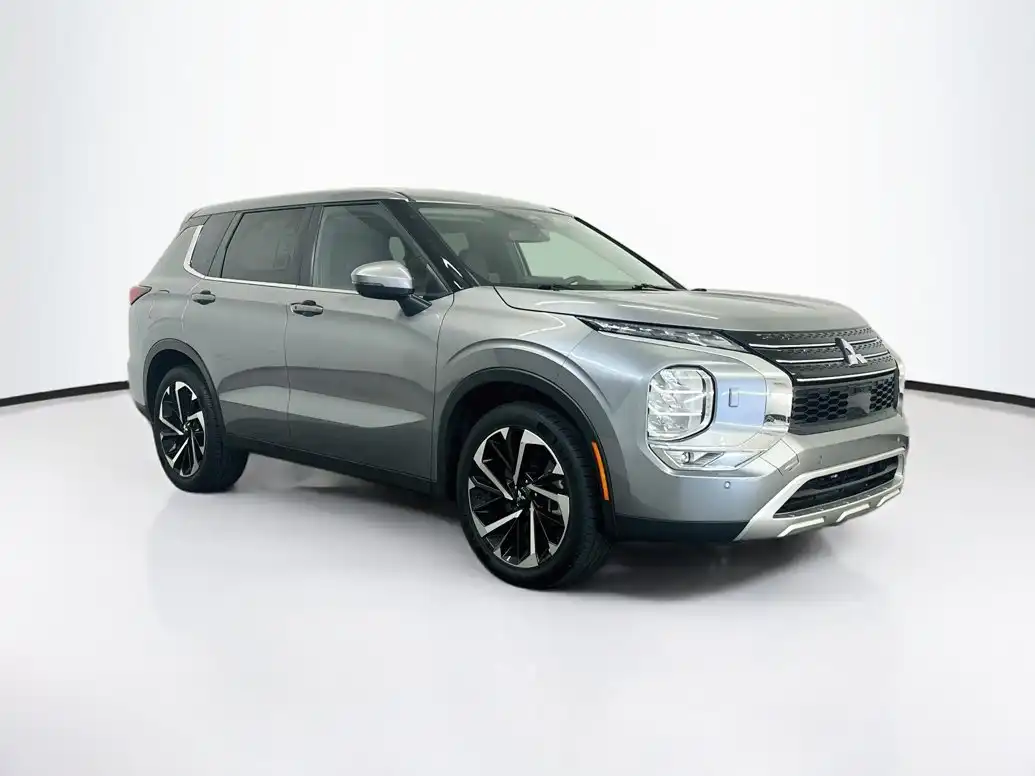 2024 Mitsubishi Outlander SE S-AWC's photo