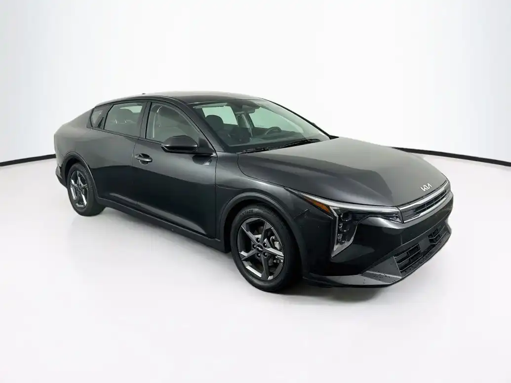 2025 Kia K4 LXS AT's photo