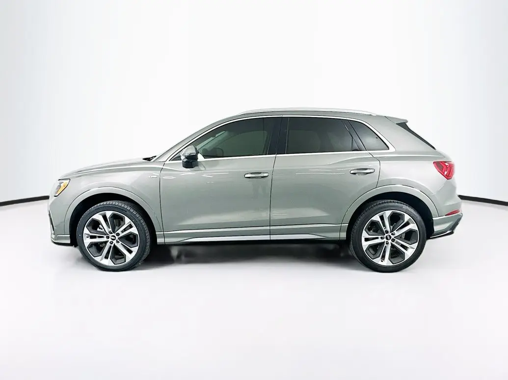 2021 Audi Q3 45 TFSI S Line Premium quattro photo 4