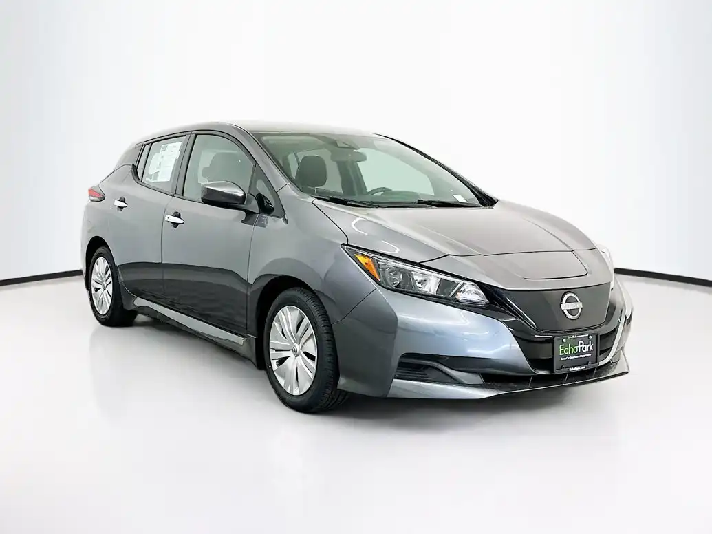 2025 Nissan Leaf S's photo